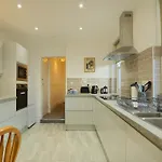 דירה Hotwells Spacious Flat Sleeps Three בריסטול