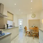 Апартаменти Hotwells Spacious Flat Sleeps Three Бристоль