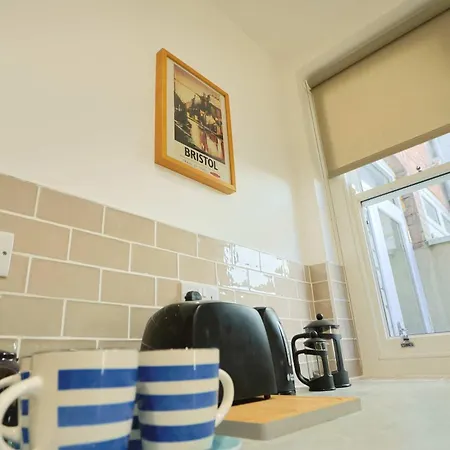 Hotwells Spacious Flat Sleeps Three *