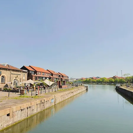 Hotwells Spacious Flat Sleeps Three بريستول