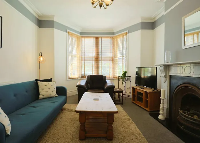 Hotwells Spacious Flat Sleeps Three شقة *