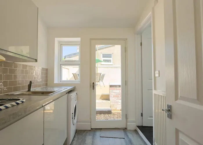 Hotwells Spacious Flat Sleeps Three