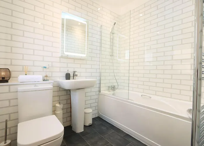 Hotwells Spacious Flat Sleeps Three شقة