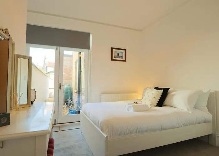 Hotwells Spacious Flat Sleeps Three * Bristol