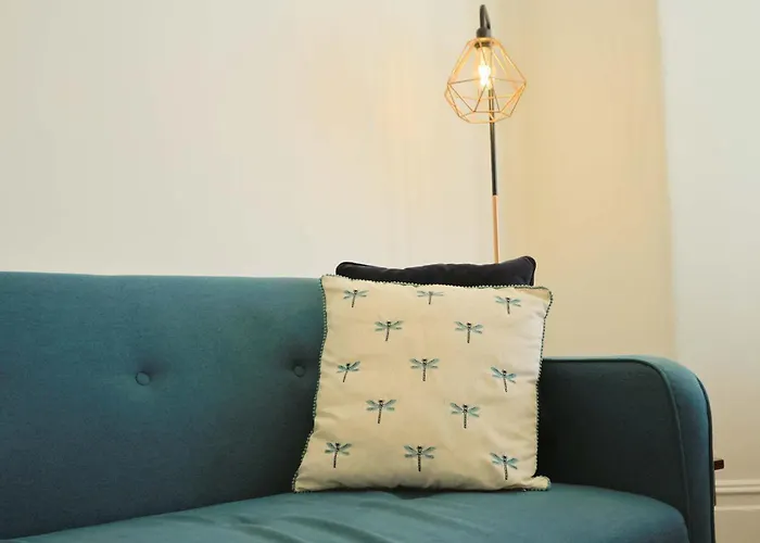 Hotwells Spacious Flat Sleeps Three بريستول