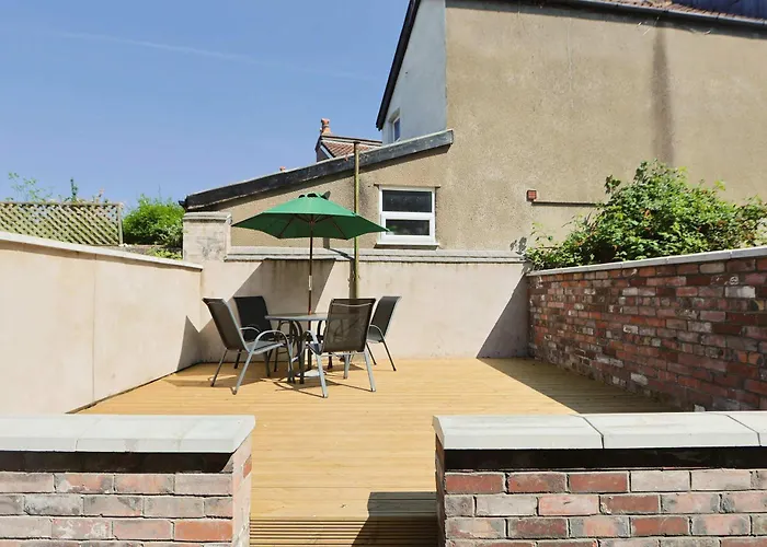 Hotwells Spacious Flat Sleeps Three