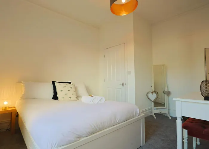 Hotwells Spacious Flat Sleeps Three Lejlighed *