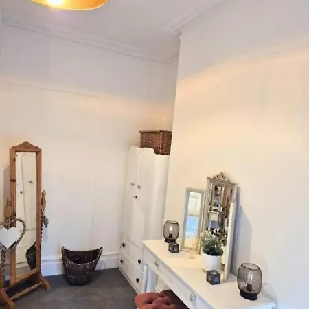 Hotwells Spacious Flat Sleeps Three *