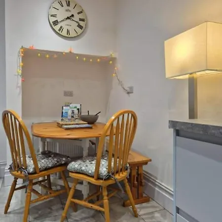 Hotwells Spacious Flat Sleeps Three