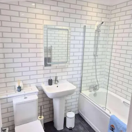 Hotwells Spacious Flat Sleeps Three Apartment