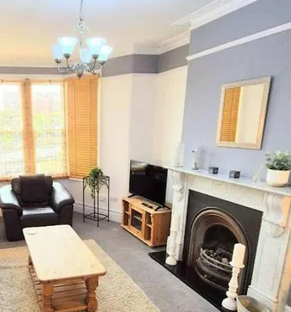 Hotwells Spacious Flat Sleeps Three Apartment