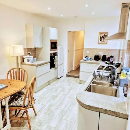 Hotwells Spacious Flat Sleeps Three