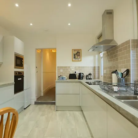 Апартаменты Hotwells Spacious Flat Sleeps Three Бристоль