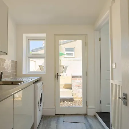 Hotwells Spacious Flat Sleeps Three