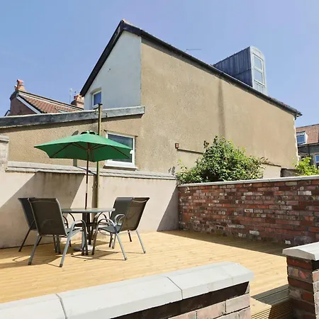 Hotwells Spacious Flat Sleeps Three ブリストル