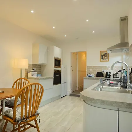 Hotwells Spacious Flat Sleeps Three * Бристоль
