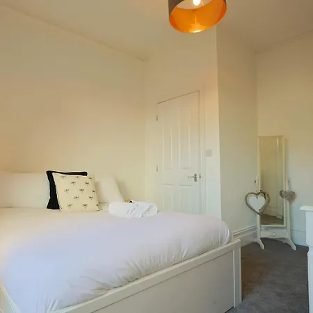Hotwells Spacious Flat Sleeps Three Апартаменты *